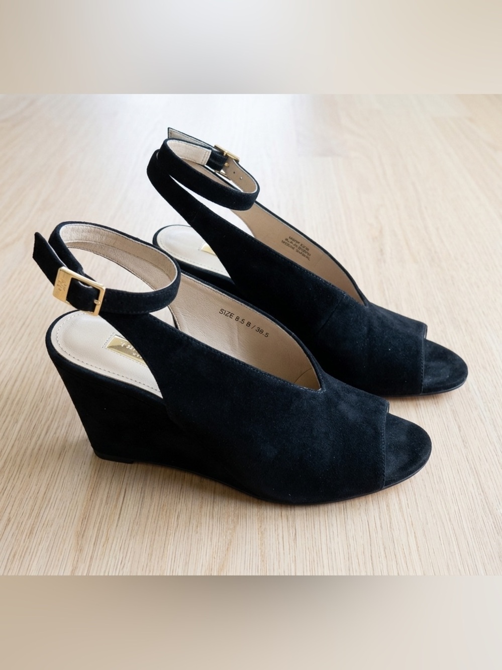 NWOB Louise et Cie Black Suede Piarissa Wedge Sandals Size 6M / 36.5